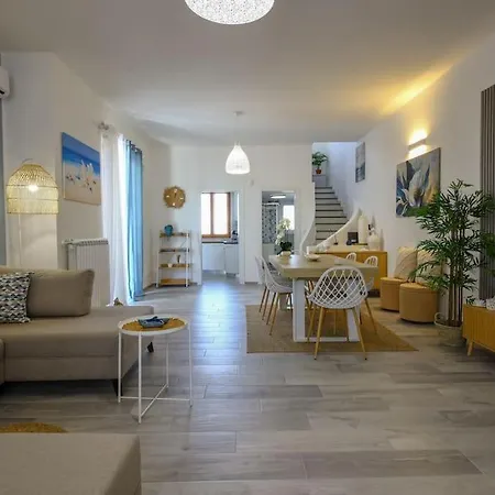 Vera, Accesso Al Mare, Vista Castello, Ac Villa Brindisi