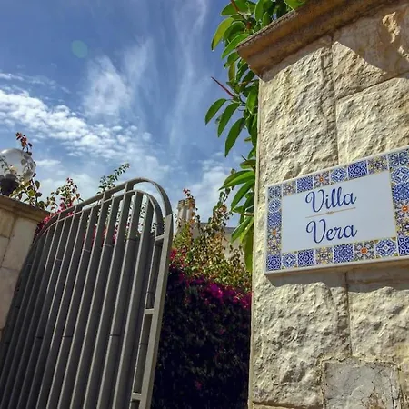 Vera, Accesso Al Mare, Vista Castello, Ac Villa Brindisi