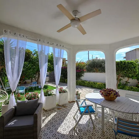 Vera, Accesso Al Mare, Vista Castello, Ac Villa Brindisi